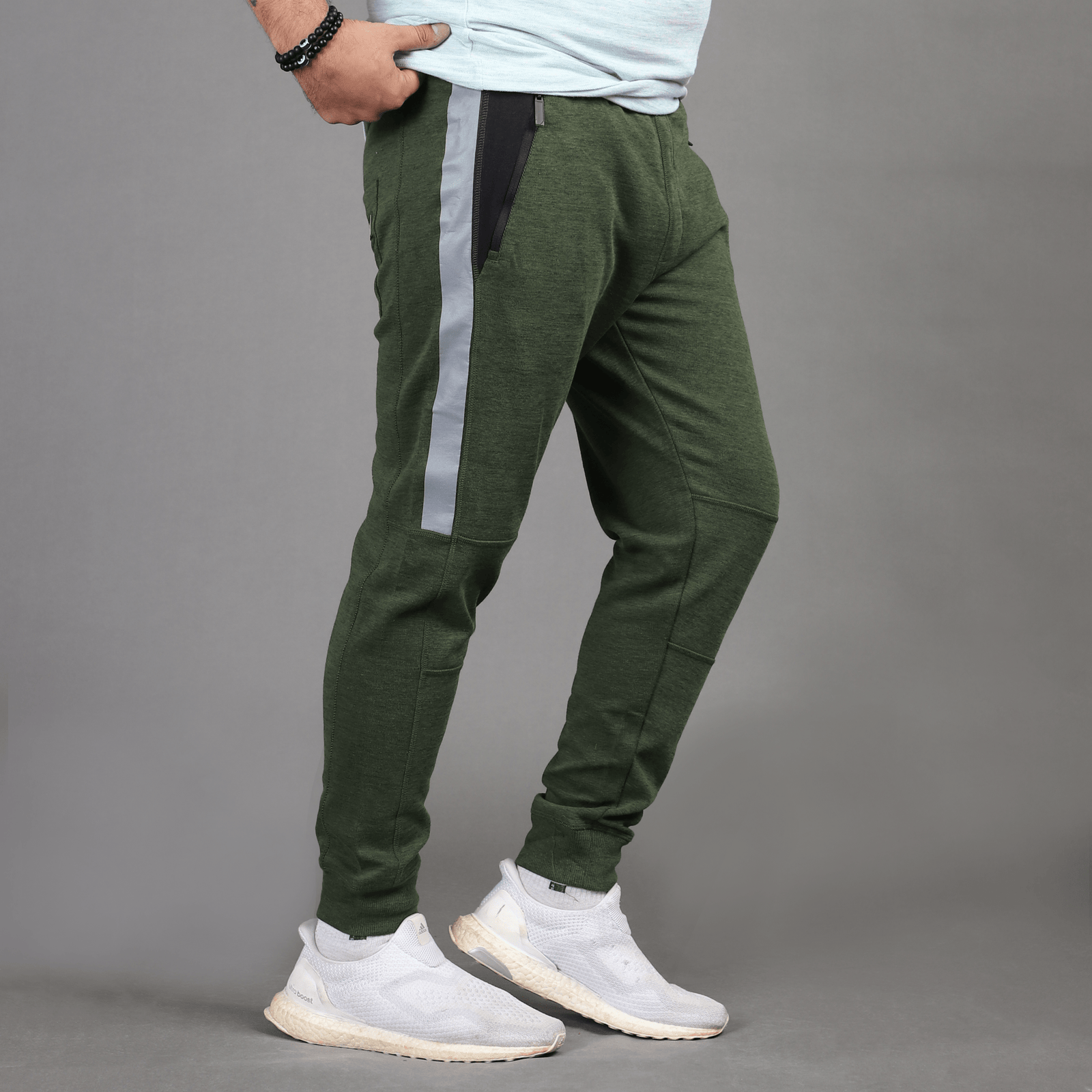 Quality joggers top